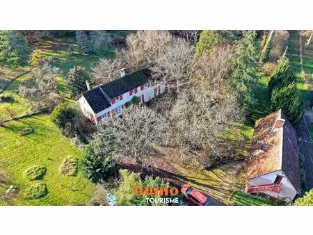ensemble immobilier avec activité touristique indépendante