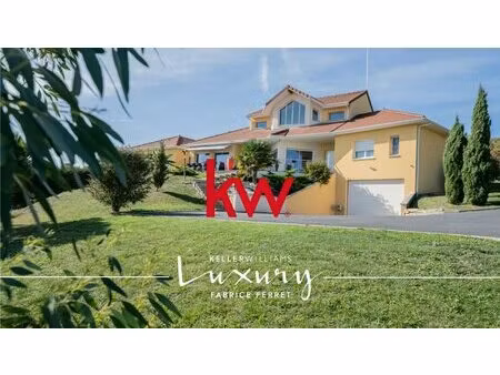 maison d'architecte (280 m²) à glénat