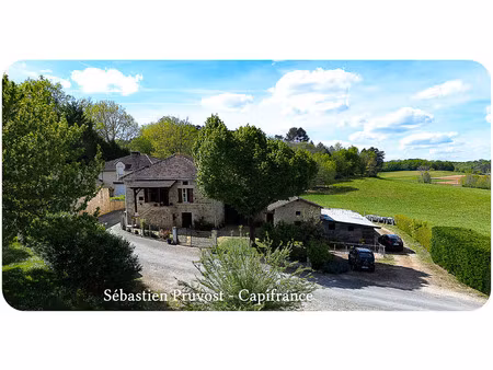 proche de brantome (24)fermette à vendre 62m2  combles 90m2  grange 140m2  dépendance  ter