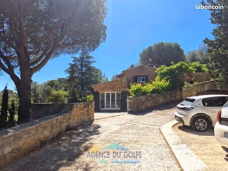 spacieuse villa provençale avec piscine sur plus de 4600 m² de terrain en restanque
