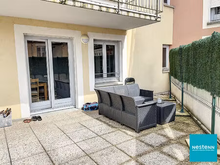 centre de feurs appartement 2 pièce(s) 52 m2 avec place de parking privée et cave.