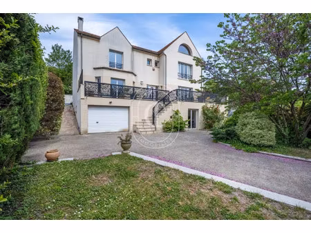 maison de luxe à vendre dans le quartier village doumer