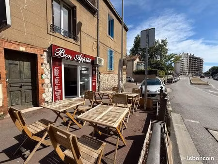 snack / kebab entièrement équipé avec terrasse