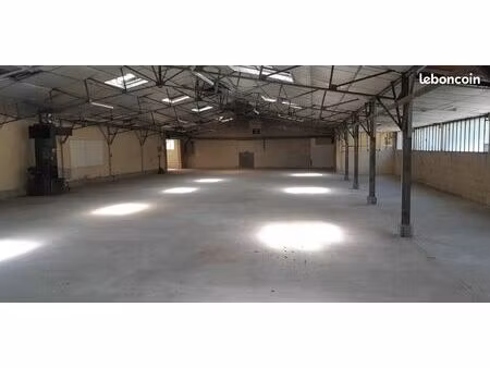 entrepôt / grand local de stockage 440 m²