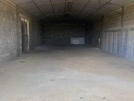 bâtiment entrepôt hangar