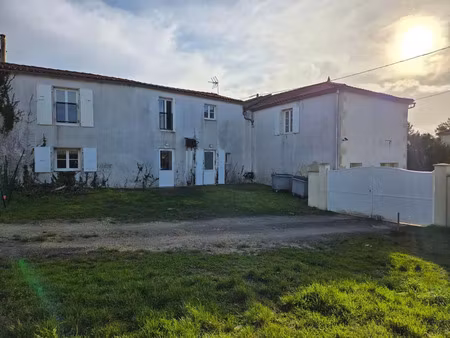 vente immeuble 240 m² ardillières (17290)