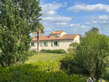 vente maison 4 pièces 141 m² jonzac (17500)