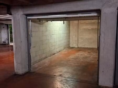 garage fermé à louer à auderghem (45)