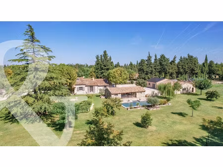 maison de luxe à vendre à mollégès
