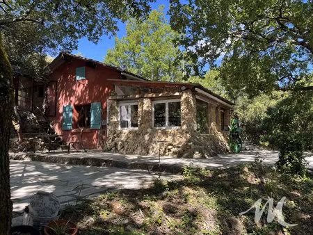 bastidon en pierre à vendre à barjols sur 2 3 hectares de terrain avec un puits dont 1 6 h