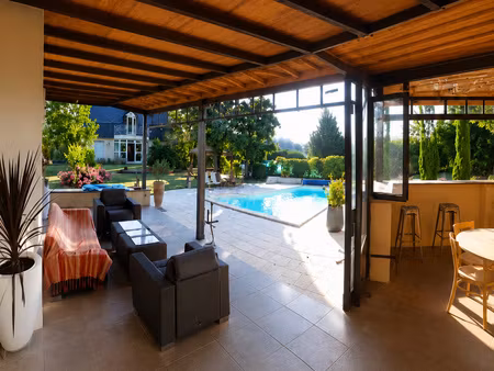 maison d'architecte avec dépendance