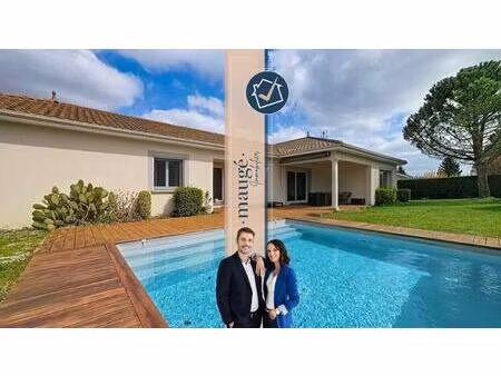 maison - plain pied - 4 chambres - 1 bureau - buanderie - garage double - jardin - piscine