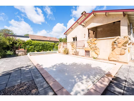 grande maison t7 182m2 avec piscine.