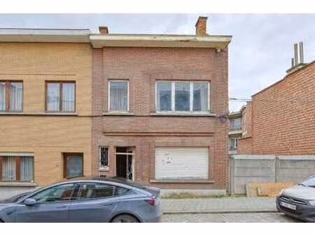 une maison d’habitation à rénover entièrement