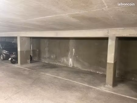 vends place de parking souterraine
