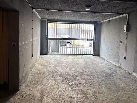 garage a louer centre pau
