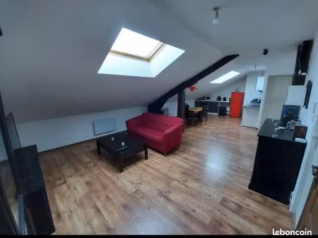 appartement de caractère sous les toits – 75 m² au sol