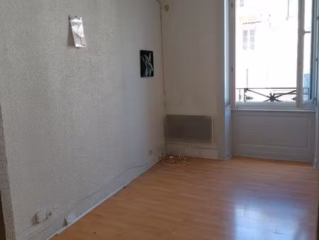 studio 27 m² en centre ville de lons le saunier