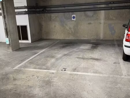 loue très grand parking (accès pmr) couvert et sécurisé gare de vigneux sur seine