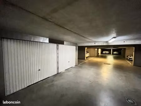 place parking boxée zenith/cartoucherie