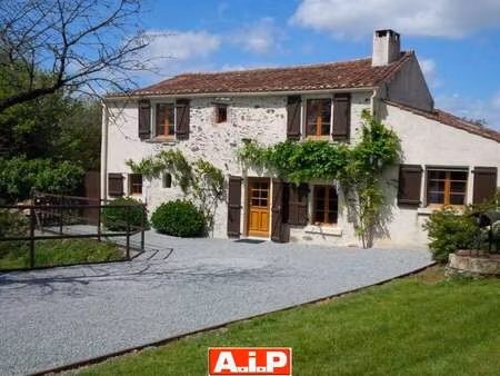 vente maison à bazoges-en-pareds (85390) : à vendre / 140m² bazoges-en-pareds