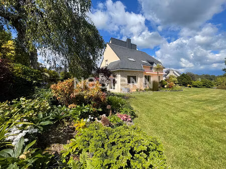 maison familiale au coeur du bourg de colpo