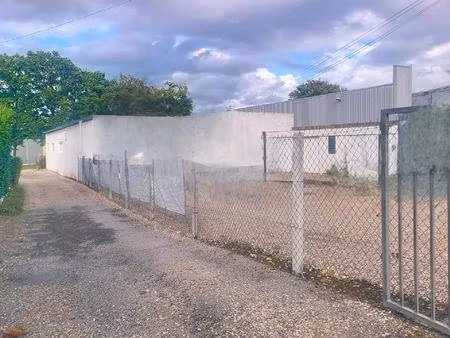ensemble immobilier de rapport. accès a 13 à proximité.