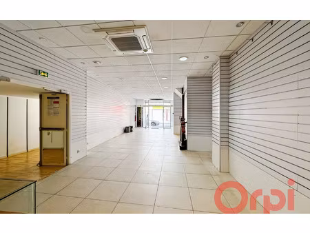 immeuble saint-amand-montrond 356.2 m² t-4 à vendre  174 400 €