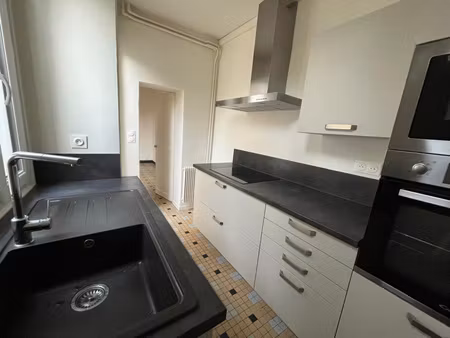 t2 avec cour privative à sens