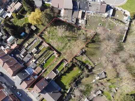 terrain à bâtir pour maison 2 façades avec grand jardin.