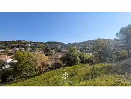 pégomas – terrain constructible de 1 695 m² en secteur résidentiel