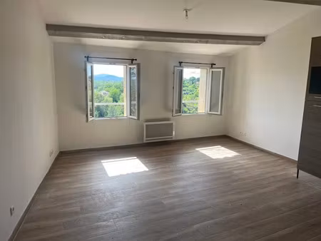 location appartement 3 pièces 60 m² à la verdière (83560)  620 €