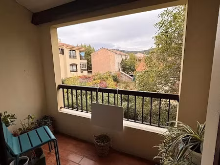 location appartement 1 pièce 28 m² à les arcs (83460)  440 €