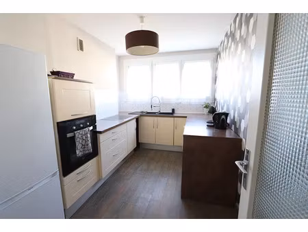 location meublée appartement 3 pièces 81 m² à fleury-les-aubrais (45400)  750 €
