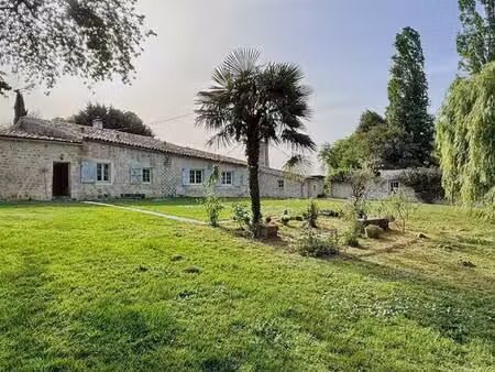 très belle propriété t4 d'environ 121 m2 avec suite parentale indépendante  piscine et dép