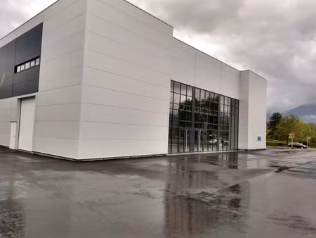 location locaux professionnels 2 pièces 576 m² à chignin (73800)  7 356 €