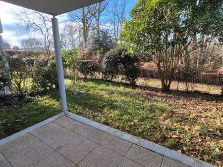 t2 avec parking et jardin