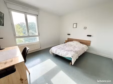 chambre meublée – salle de bain privée – 450/mois tout compris – roullet 16440
