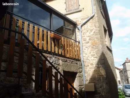 location maison de village
