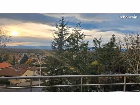t3 meublé très lumineux à saint-galmier 2° étage avec ascenseur