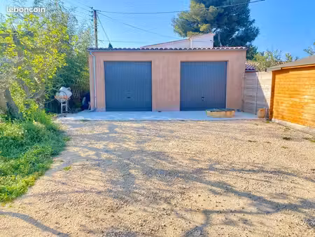 location garage / entrepôt 31 m2 pour stockage à 5 mn du port de sanary et de la gare d'ol