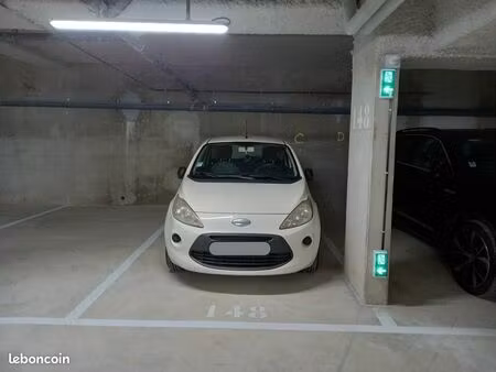 place parking souterrain sécurisé