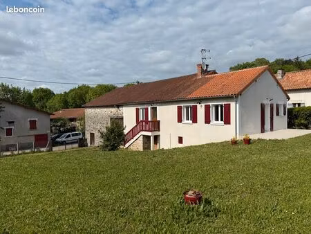 particulier loue ancienne bâtisse de ferme rénovée de caractère  à larret  commune de sain