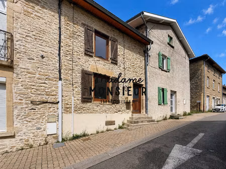 maison de village en pierres avec beaucoup de charme