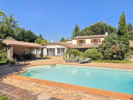 maison de 235 m² à brax