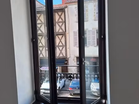 particulier loue f2- 3 pièces- 32 m2 - centre ville - lumineux - ds immeubles tranquille