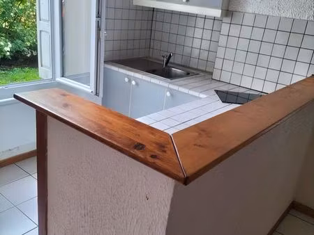 très joli t1 en rez de jardin rue conte grandchamp