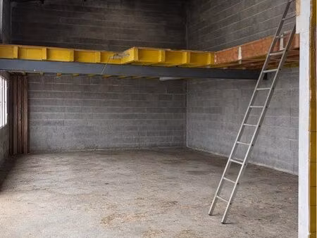 local / entrepôt 90 m² à louer – idéal stockage
