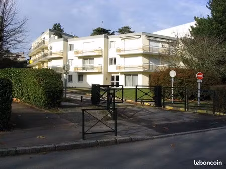 garage à louer quai de la joneliere