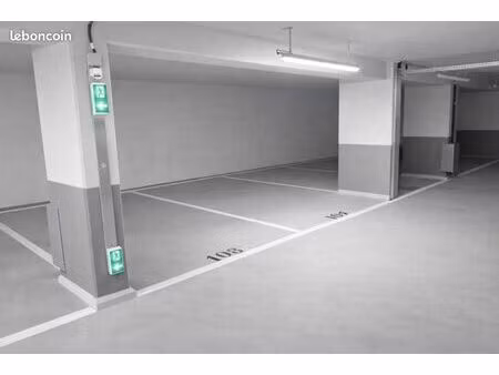 location place de parking individuelle en interieur